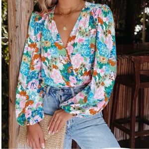 NWTSkylar Rose Long Sleeve Floral Bodysuit, Oversized Sleeve, Deep V-Cut Size L